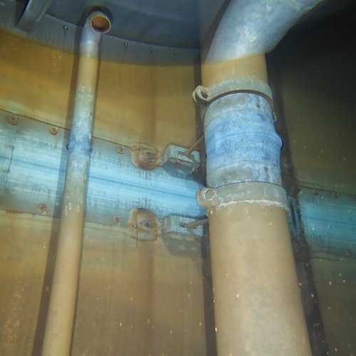 Sprinklertank-Inspektion: Stahltank, 20 Jahre – Tankinspektion Rohrschelle Korrosion Kalkablagerungen Bodensicht